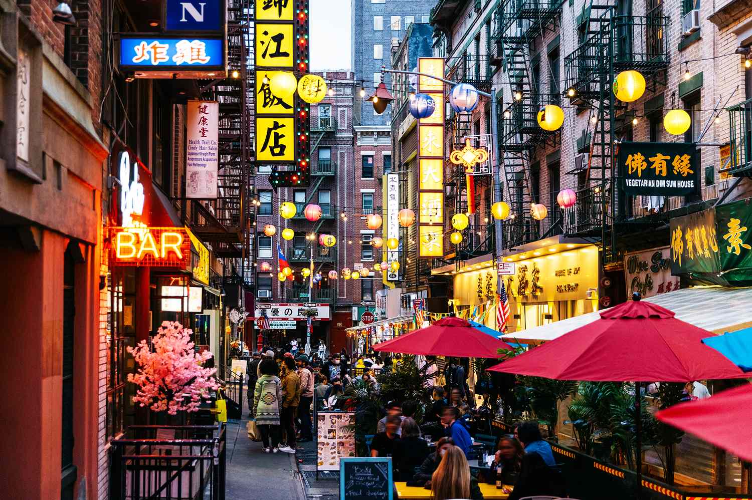 Unveiling Hidden Narratives of Manhattan’s Chinatown Through Community-Led Tours – Mirror Brief